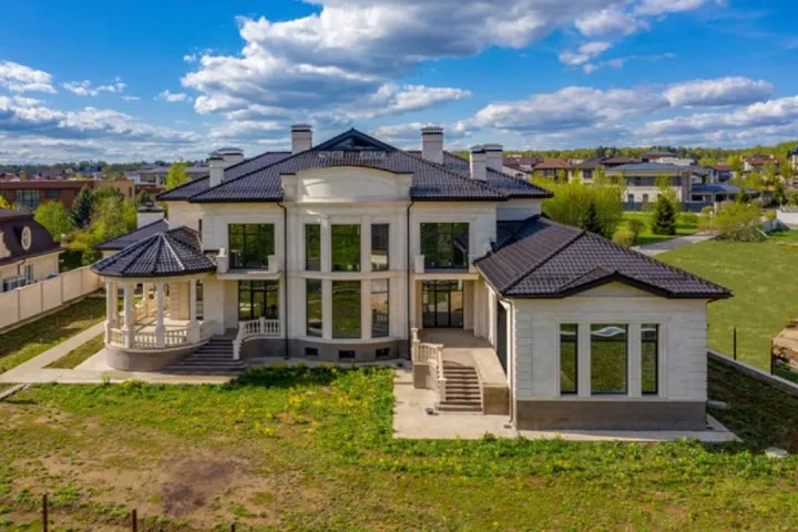 https://newmoscowhouse.ru/media/cache/e7/ef/e7efe31746db7be50f9b73b395aea89f.jpg